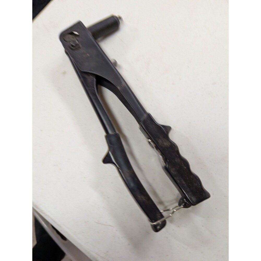 Arrow Fastener RL100 All Purpose Rivet Tool, Fastens Up To 3/16” Rivets - Picture 3 of 4